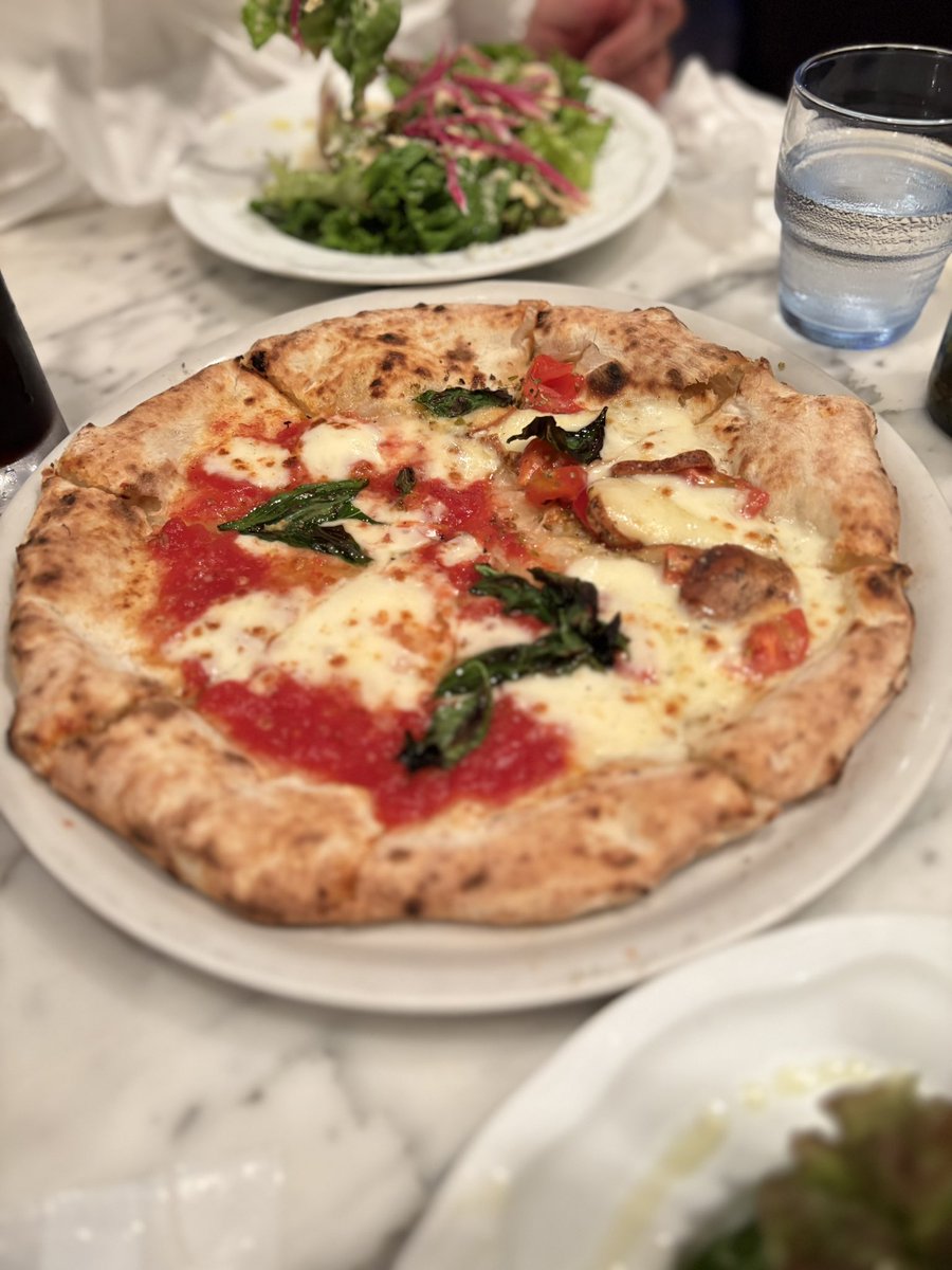 ngiw_0's tweet photo. 新宿のピザ屋さん🍕 https://t.co/SreFhYAYJv