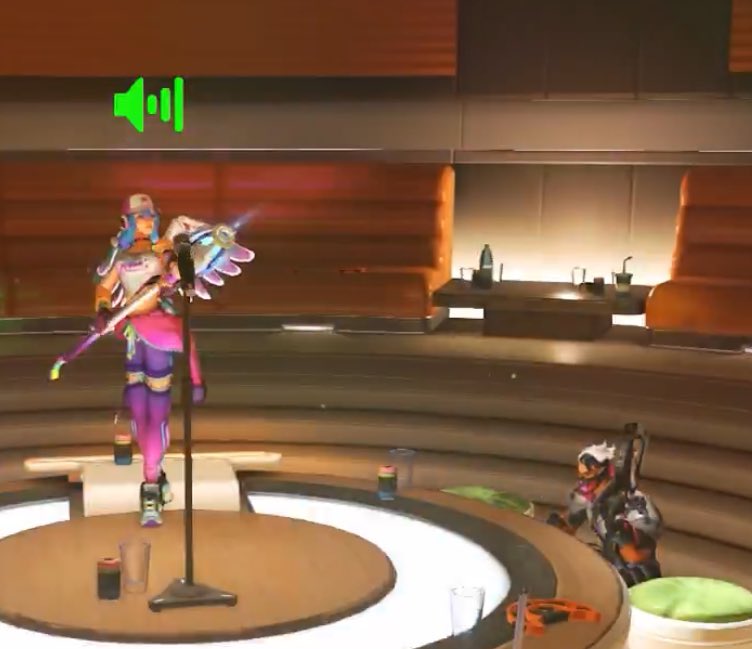 GabeReyesOFC's tweet image. Who doesn’t love a supportive husband?