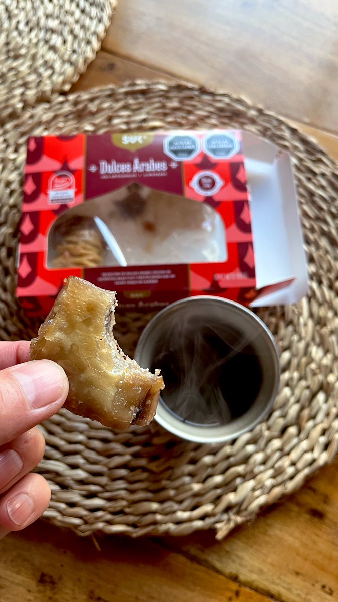 flacocarloscc's tweet image. Aún quedan regalitos del cumple 😋…
Cafecito amargo y dulces árabes para partir octubre… y agradecido de septiembre 🥰
Buen día a todos 🤩🤩

#Café #PuertoVaras #Octubre
