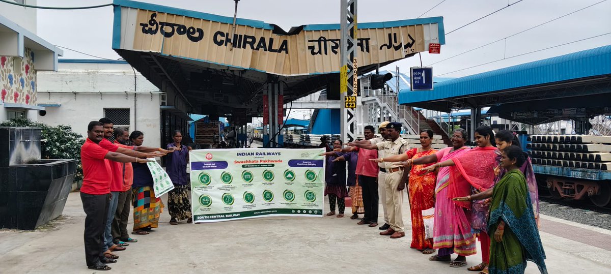 drmvijayawada's tweet image. Swachhata Pledge 🧹✨

🖐️ Together, we pledge to uphold Swachhata in our surroundings.
Let’s keep our stations, trains &amp;amp; public places clean for a healthier tomorrow.
🚆 A clean environment is the ticket to a better journey!

📍#Chirala

#Swachhotsav #SwachhataHiSeva2025 #SHS2025
