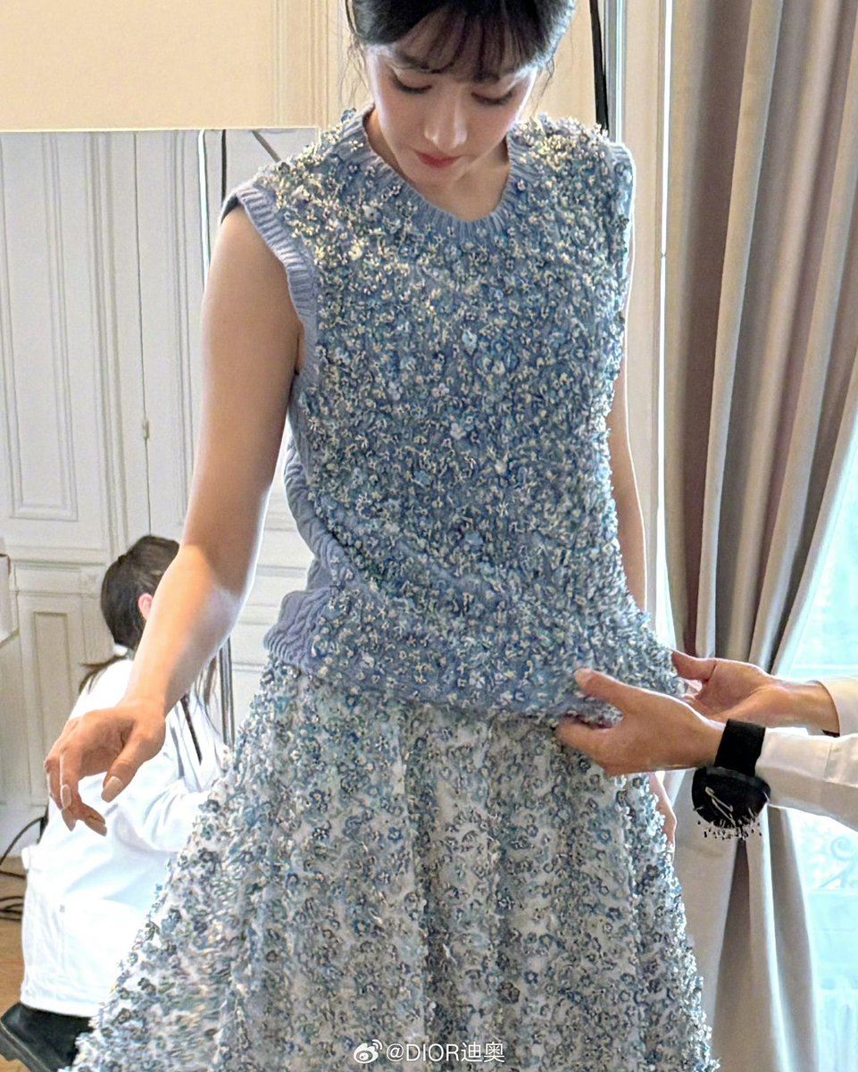 น่ารักมากกกกกกก 

#DilrabaDiorSS26
DILRABA DIOR PFW25