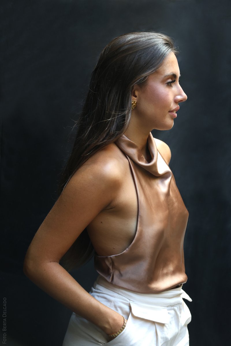 «Necesitamos disciplinas que nos inviten a pensar, cuestionar y mirar más allá de lo evidente» Marta Bueno - Studio Manager para artistas y fundadora del podcast Art Stories - Lee sobre ella en <a href="/YanMagazine/">YANMAG</a> - yanmag.com/marta-bueno-st… Foto <a href="/bertadelgado/">Berta Delgado</a>