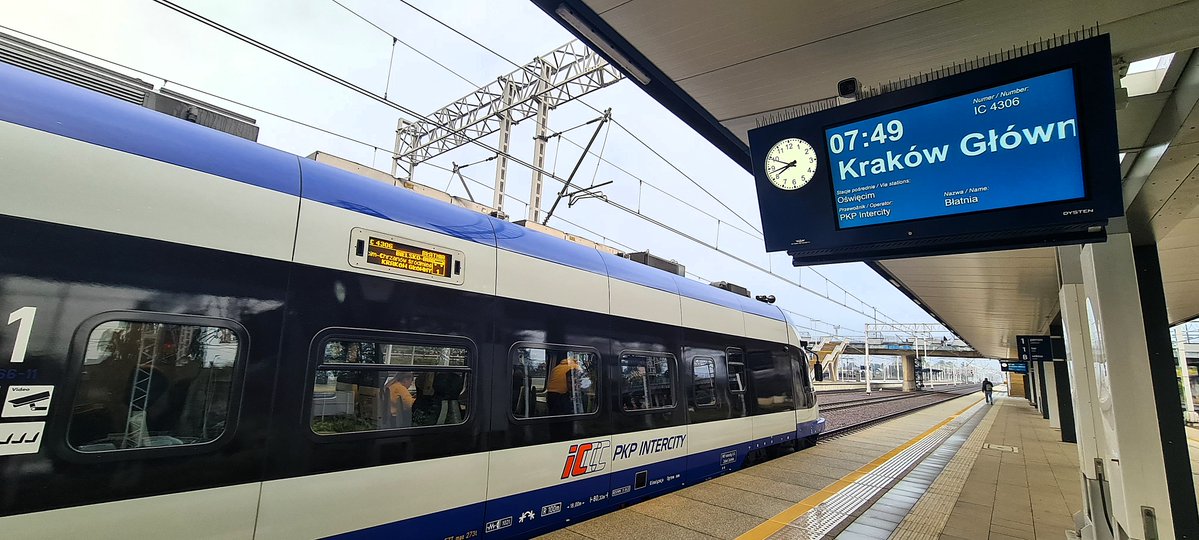 Ministerstwo Infrastruktury (@mi_gov_pl) on Twitter photo 🚆Nowe, szybkie połączenia na trasie Bielsko-Biała – Kraków!
🗓 Od dziś pociągiem <a href="/PKPIntercityPDP/">PKP Intercity</a> ze stolicy Podbeskidzia do stolicy Małopolski dojedziemy nawet w 74 minuty.
Wiceministrowie <a href="/PiotrMalepszak/">Piotr Malepszak</a> oraz <a href="/KoperskiPrzemek/">Przemysław Koperski</a> wzięli udział w inauguracyjnym przejeździe z 🚆Nowe, szybkie połączenia na trasie Bielsko-Biała – Kraków!
🗓 Od dziś pociągiem <a href="/PKPIntercityPDP/">PKP Intercity</a> ze stolicy Podbeskidzia do stolicy Małopolski dojedziemy nawet w 74 minuty.
Wiceministrowie <a href="/PiotrMalepszak/">Piotr Malepszak</a> oraz <a href="/KoperskiPrzemek/">Przemysław Koperski</a> wzięli udział w inauguracyjnym przejeździe z
