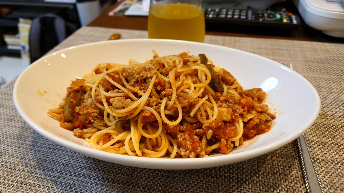 今日の夕飯はスパゲッティーニトマトソース🍅です。相変わらず麺とソースの一体感に乏しいんです、味は美味しいのになあ。ごちそうさまでした🍴
#晩ごはん
#おうちごはん
#Twitter家庭料理部
#X家庭料理部