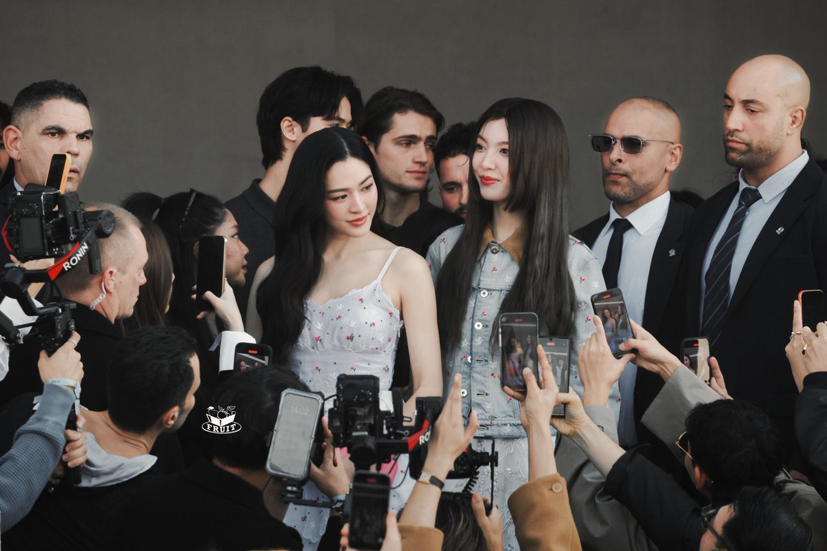 LingOrm_BH's tweet photo. ✨ Je te rendrai fier/fière. Avec mon amour, tu n’auras jamais à avoir honte de quoi que ce soit.💜

LINGORM AT DIOR PFW26
#LingOrmDiorSS26 
#LingOrm #Dior 
#DiorSS26 #PFW https://t.co/bzTphK6E9d