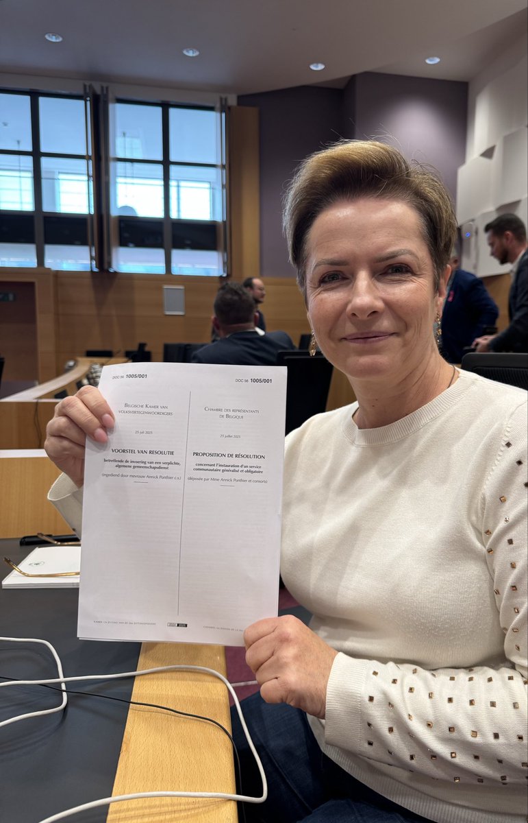 Vandaag leidde ik het <a href="/vlbelang/">Vlaams Belang</a> voorstel omtrent de invoering van een Algemene Gemeenschapsdienst in, in de commissie Defensie. 
De bespreking ervan volgt binnenkort. 
#weerbaarheid #gemeenschapsdienst #dienstplicht 
<a href="/VB_Kamer/">Vlaams Belang - Kamer</a> <a href="/V_N1WS/">V-NIEUWS</a> 
<a href="/KristienVerbele/">Kristien Verbelen</a> <a href="/JDewachter2343/">Jorden Dewachter</a>