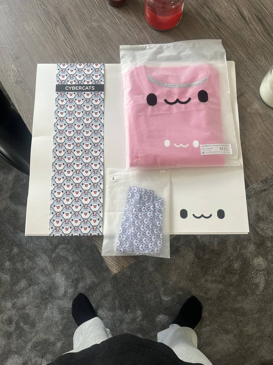 Best org in the world <a href="/cybercatsgg/">cybercats esports</a> ❤️

I was only supposed to get a tshirt and they surprised me with a mouse pad and an arm sleeve!!
Ty guys ❤️❤️

Ps.
I’m live now
Twitch.tv/gnaske