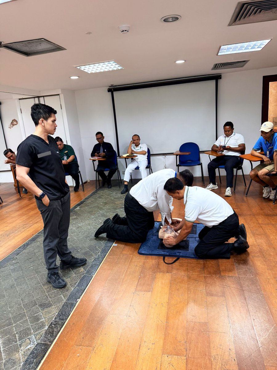 pigme_up's tweet image. Bukan superhero, tapi bisa selamatkan nyawa, stay alive ! Kalian udah bisa belom ? #BasicLifeSupport