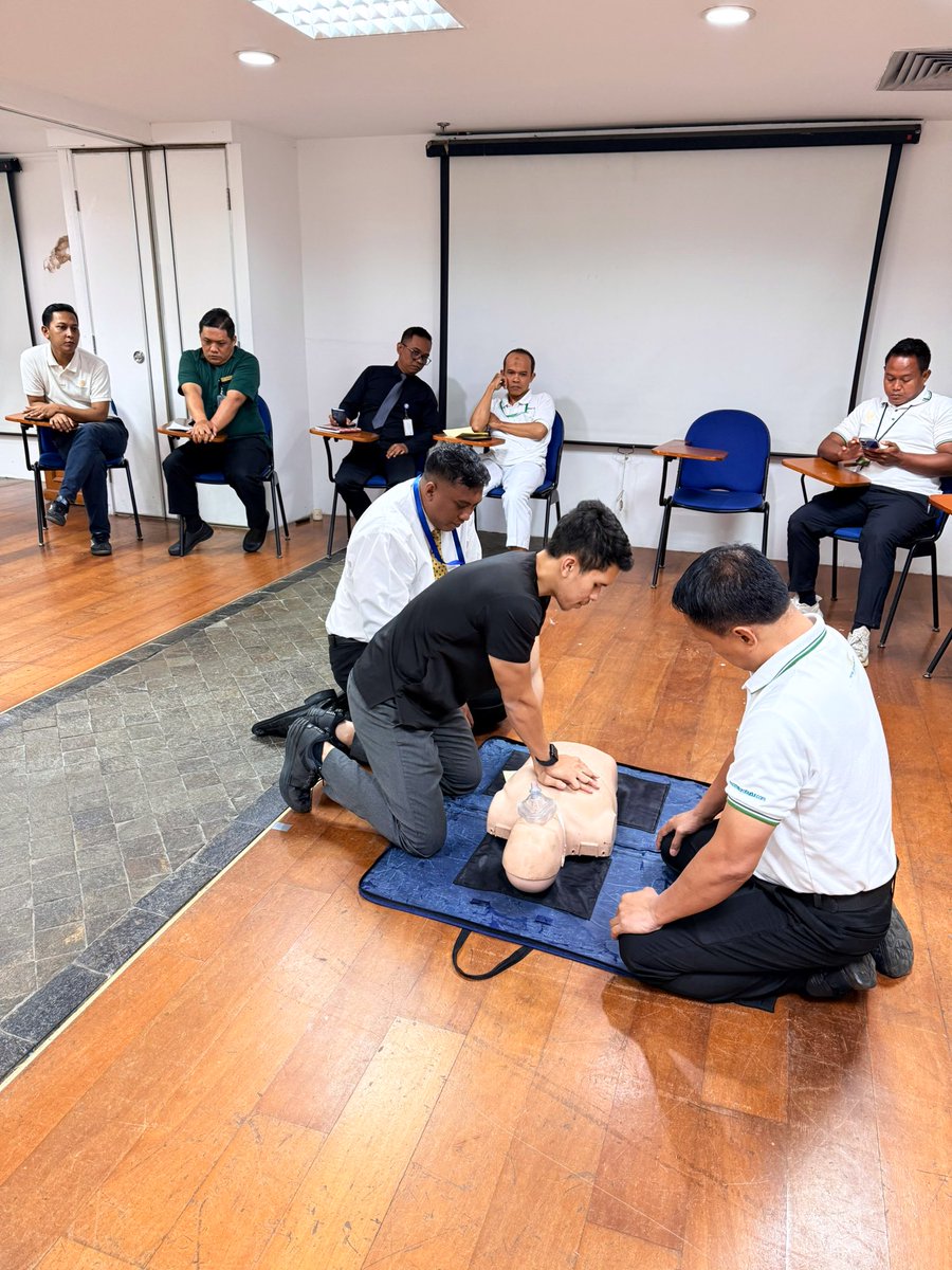 pigme_up's tweet image. Bukan superhero, tapi bisa selamatkan nyawa, stay alive ! Kalian udah bisa belom ? #BasicLifeSupport