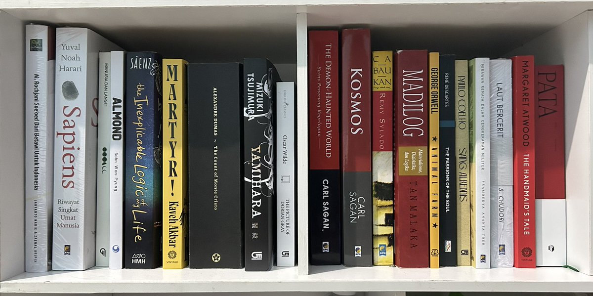kafrainz's tweet photo. if you see this tweet, qrt with your book picts! 📚 https://t.co/1vKTiCTdZi
