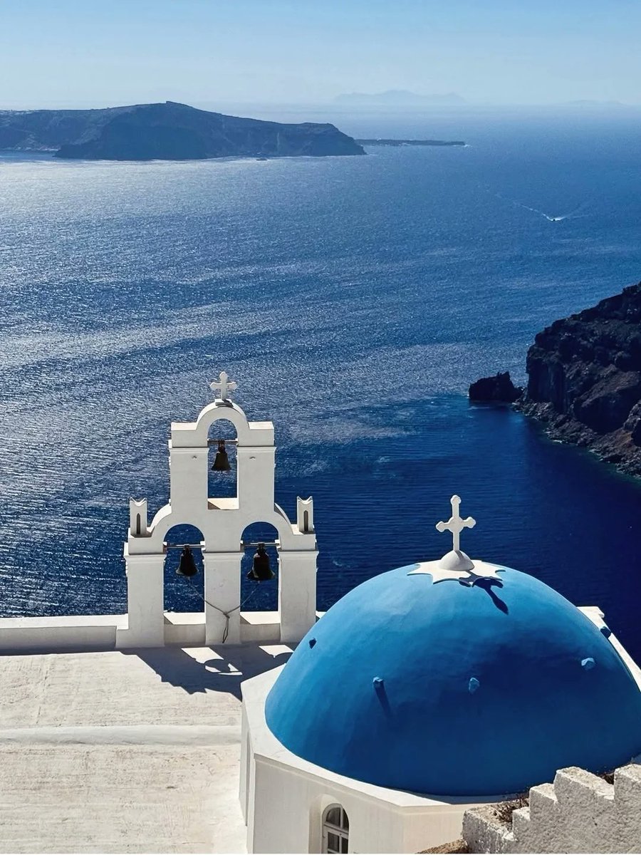 GreekPictures's tweet photo. Start the month with the clarity of Cycladic white and the depth of Aegean blue.  #October #KaloMina
📷 bellspoetry_ https://t.co/WLoDmhs3J8