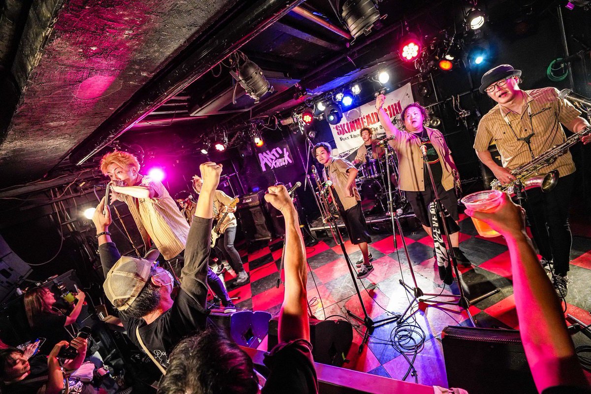 7s_skapunk's tweet photo. 2025.09.28
ANTIKNOCK × SKINHEAD GIRL
"PUNX BLOOD vol.4"
ANTIKNOCK 40th anniversary !!
Big thxxx!!!
@新宿Antikock
photo by @saita_ryouhei
誘ってくれたskinheadgirlに感謝を!
40周年のAntikockに祝福を!
12月にTooMuchTooOldの時にはアンチ集合!
#skinheadgirl
#antikock
#40周年
#tmto https://t.co/uetXJGFZ2y