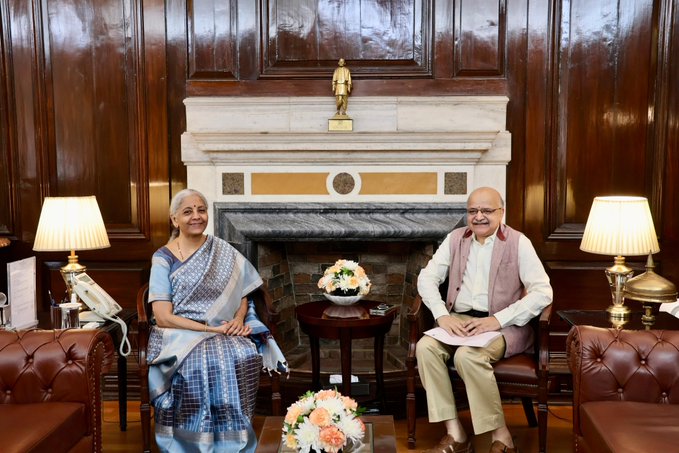 uniindianews's tweet image. #InPhoto | NITI Aayog CEO B.V.R. Subrahmanyam meets Union Minister Nirmala Sitharaman.

@nsitharaman | @nsitharamanoffc | @NITIAayog | #NirmalaSitharaman | #NITIAYog