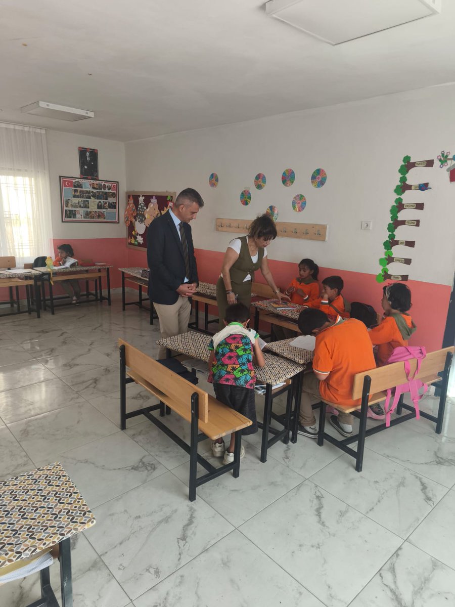 Arguvan_mem's tweet photo. İlçe Milli Eğitim Müdürümüz Sn. Özhan AKPINAR ve Şube Müdürlerimiz Parçikan İlkokulumuzu ziyaret ederek öğrenci ve öğretmenlerle sınıf içi etkinliklere katıldılar.
@MalatyaMem
@ozhanak https://t.co/O7m4lrAltB