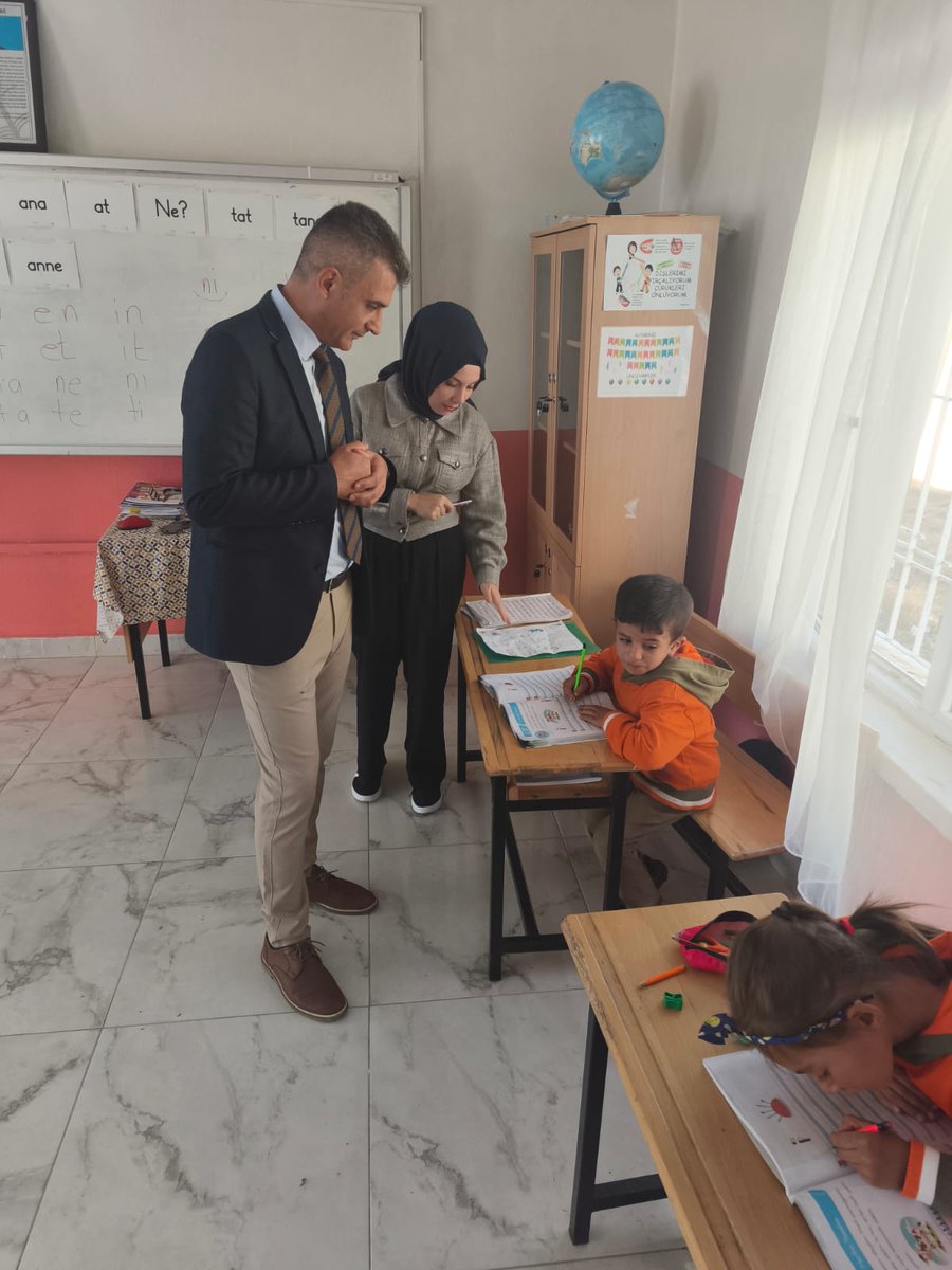 Arguvan_mem's tweet photo. İlçe Milli Eğitim Müdürümüz Sn. Özhan AKPINAR ve Şube Müdürlerimiz Parçikan İlkokulumuzu ziyaret ederek öğrenci ve öğretmenlerle sınıf içi etkinliklere katıldılar.
@MalatyaMem
@ozhanak https://t.co/O7m4lrAltB