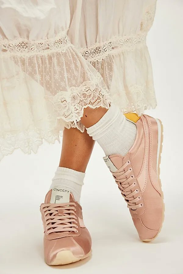 How to nail the "Ballerina Off-Duty" look without sacrificing comfort: It all comes down to the perfect Ballet Sneaker. wp.me/p2pU2p-5TZ #fashioninspo #FashionInspo #BalletFlats #Sneakerhead #Style