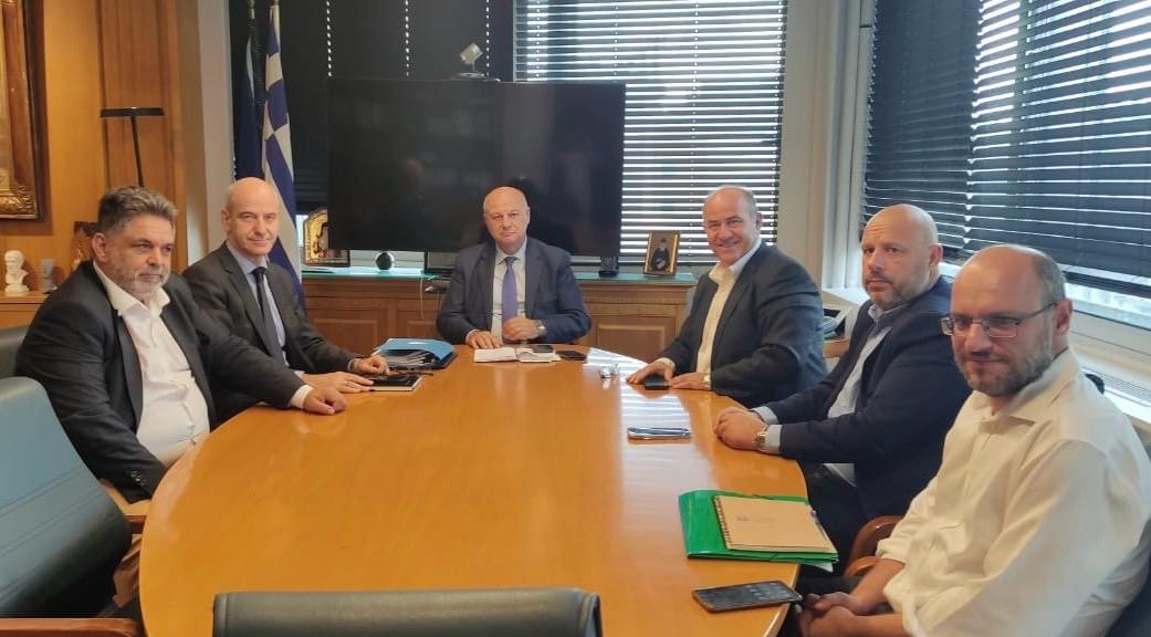 Συνάντηση με τον υπ. Αγροτικής Ανάπτυξης Κώστα Τσιάρα <a href="/MinagricPress/">Υπουργείο Αγροτικής Ανάπτυξης και Τροφίμων</a> για τις ανενεργές γεωτρήσεις στον Δήμο μας <a href="/dionolympus/">Δήμος Δίου-Ολύμπου</a>, μαζί με τον βουλευτή Πιερίας Φώντα Μπαραλιάκο <a href="/fbaraliakos/">Fontas Baraliakos</a>: geroliolios.gr/post/01102025 #άρδευση #Δήμος_Δίου_Ολύμπου