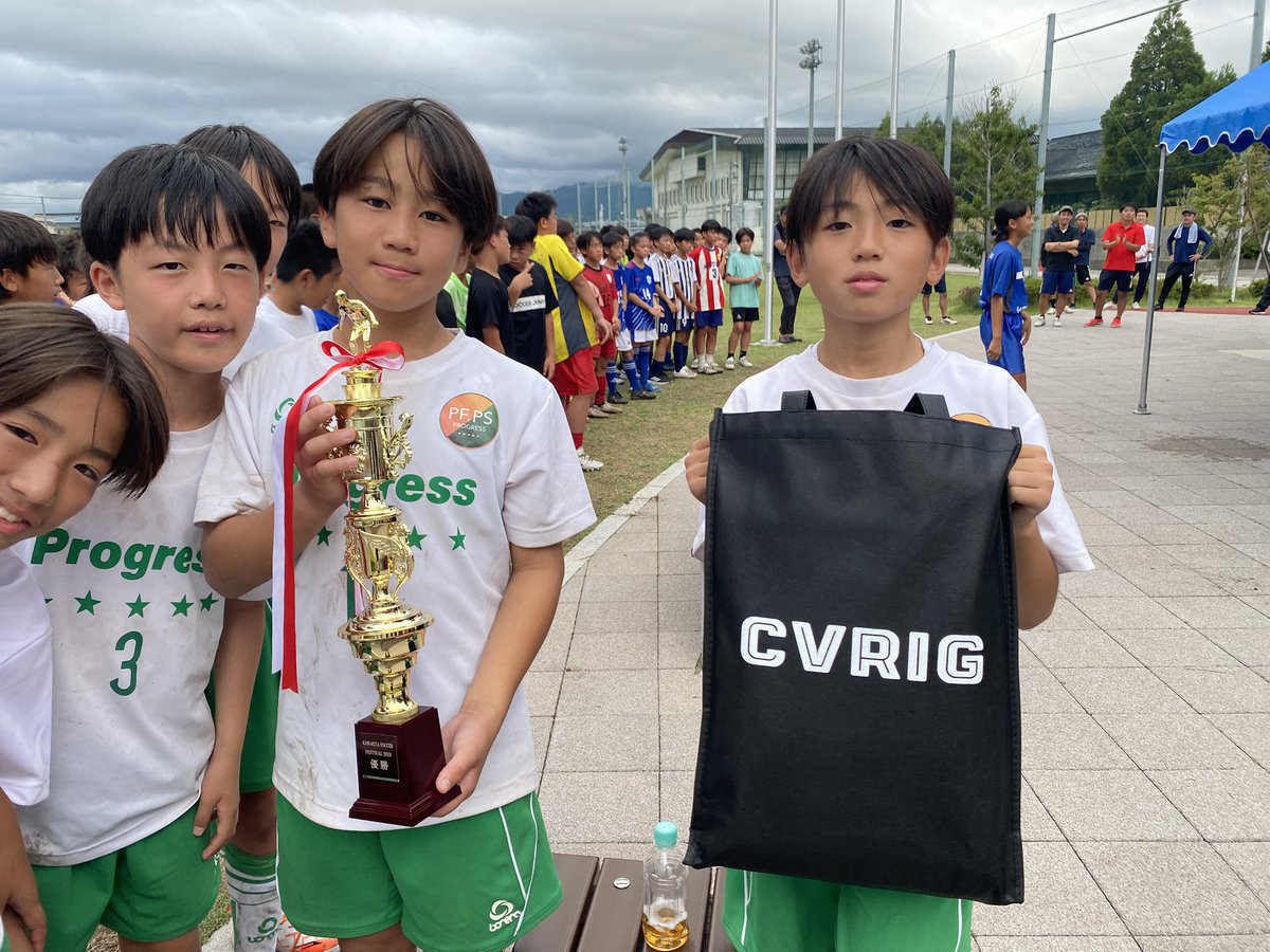 2017pspf's tweet photo. 【サッカー　クラブU12】
9/13.14は、金沢遠征に行きました⚽️

結果。優勝🏆

何事も優勝はいいものだ😊

そして、優秀選手賞【颯利】おめでとう㊗️ https://t.co/it4ZFYCnuO