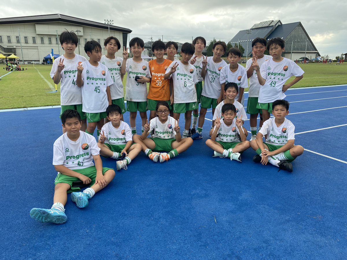 2017pspf's tweet photo. 【サッカー　クラブU12】
9/13.14は、金沢遠征に行きました⚽️

結果。優勝🏆

何事も優勝はいいものだ😊

そして、優秀選手賞【颯利】おめでとう㊗️ https://t.co/it4ZFYCnuO
