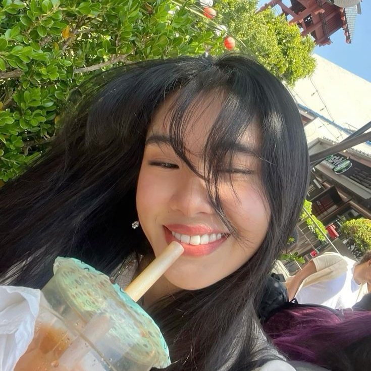 christy tweet media