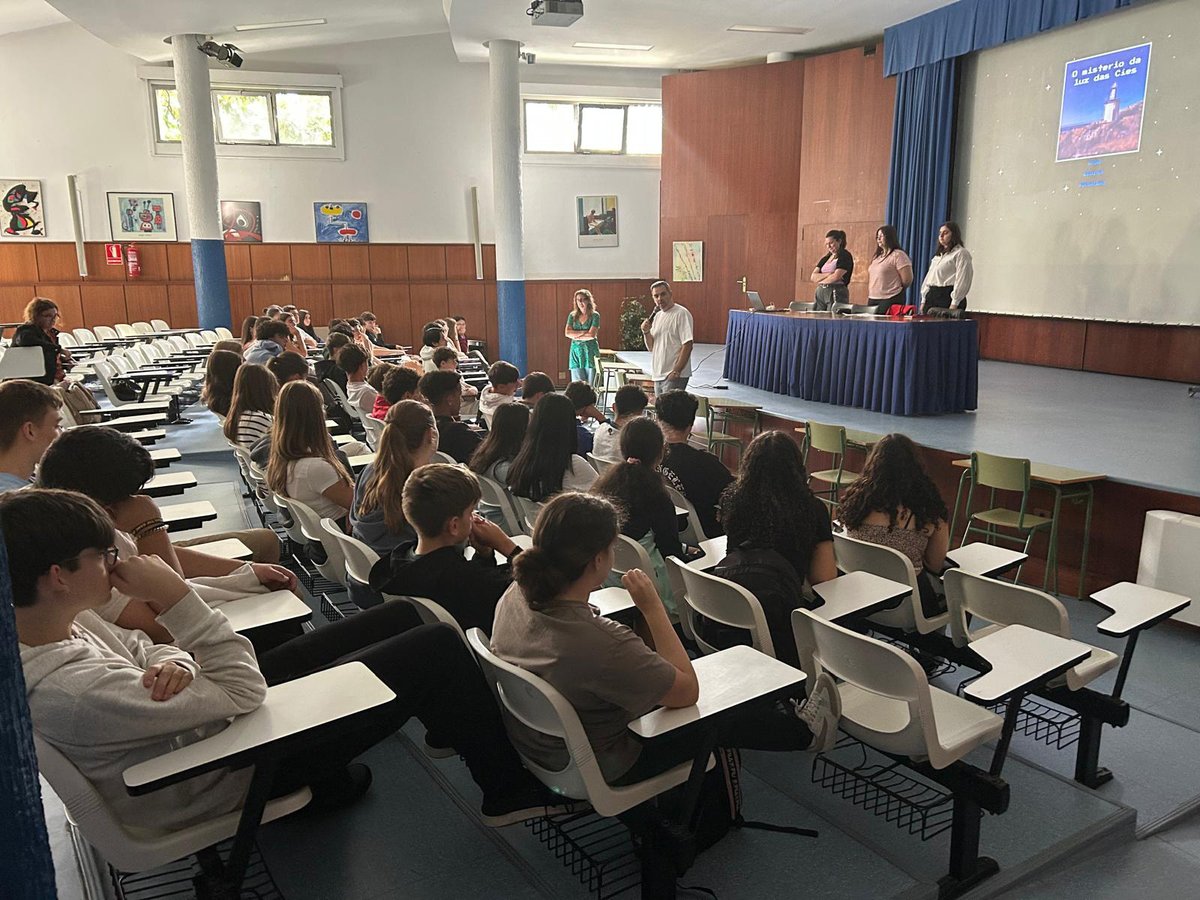 Este mércores arrancou a andadura da mostra 'O videoxogo en galego', unha iniciativa impulsada desde a <a href="/uvigo/">Universidade de Vigo</a> que percorrerá os institutos amosando a importancia deste sector para a  dinamización cultural e lingüística. 

 ➡️acortar.link/iTprAC 

#duvi #uvigo #xeracionuvigo