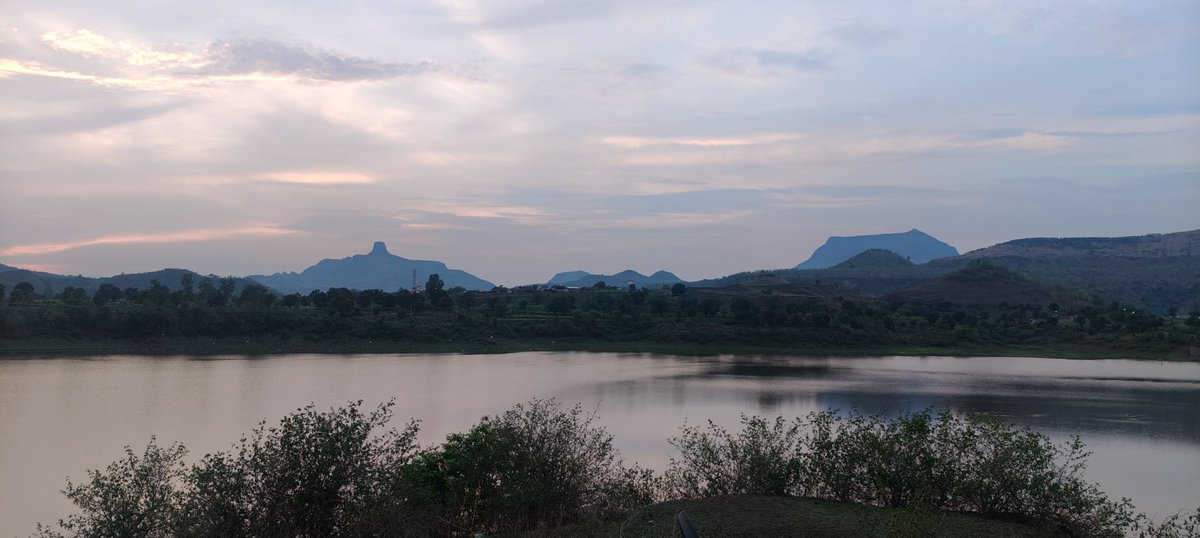 ChetanT91658295's tweet photo. At Evening with beautiful place 🌌#Evening #salherfort #Nashik #dam #mountains #nature #natural #unesc https://t.co/chFcjKxl6q