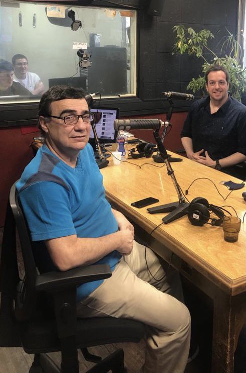 Hoy cumplimos 5 años con <a href="/picalanaranja/">Pica la naranja</a> por <a href="/universal970/">970 Universal</a>.
El agradecimiento a la radio por el espacio, a <a href="/KesmanAlberto/">Alberto Kesman</a> y <a href="/MKesman/">Martin Kesman</a> por habernos acercado en un momento complicado en general.
A <a href="/jptaibo27/">Juan Pablo Taibo</a>, <a href="/CaneiroGonzalo/">Gonzalo Caneiro</a>, <a href="/javierdiazgamba/">Javier Díaz</a> y a todo el equipo que día a día bancan,