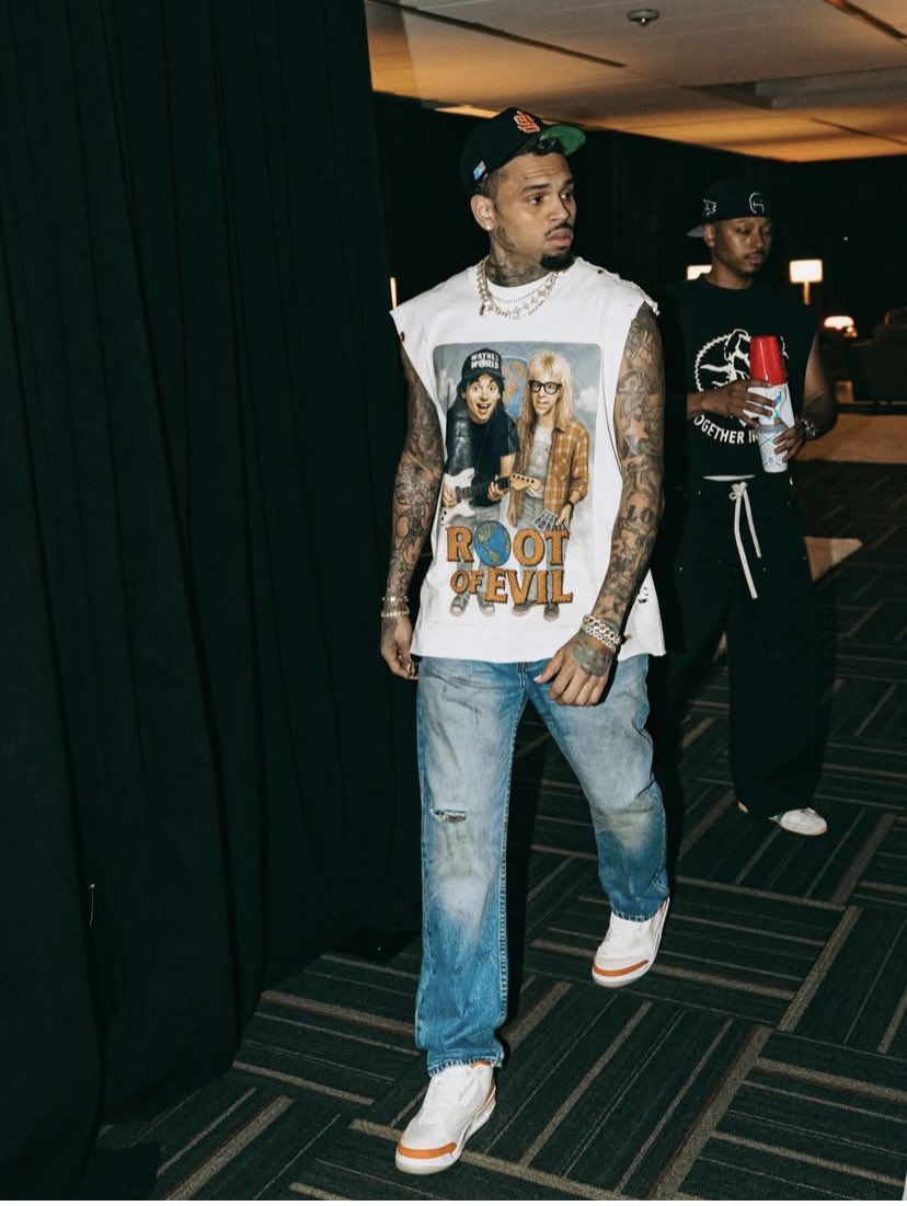 keyalewis80's tweet image. The finest nigga alive 🤍🔥🤩🖤✨#BreezyBowIXX #Chrisbrown
