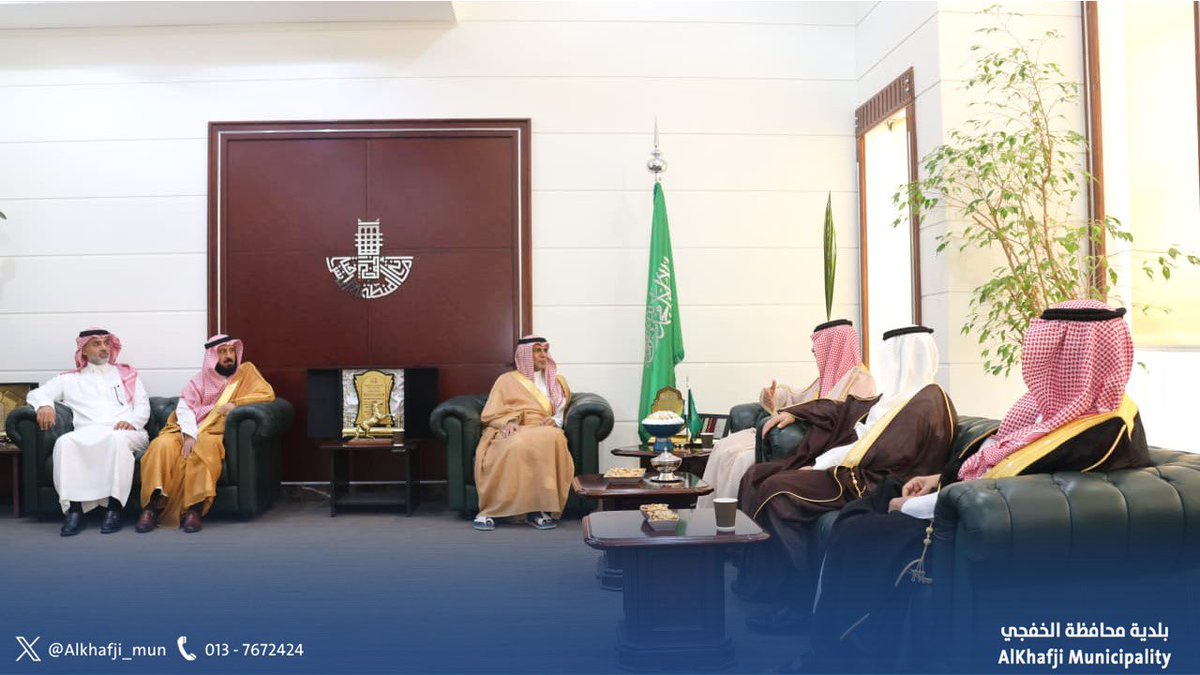 Alkhafji_mun's tweet image. قام سعادة د. عبد الملك بن سليمان التويجري رئيس مجلس الجمعيات التعاونية صباح اليوم ١ اكتوبر ٢٠٢٥ بزيارة لبلدية الخفجي يرافقه أعضاء مجلس الإدارة : أ. عبد الله بن مهدي الشمري، نائب رئيس المجلس، د. يحيى بن عبدالعزيز الحقيل، عضو المجلس، مستشار معالي وزير البلديات والإسكان،