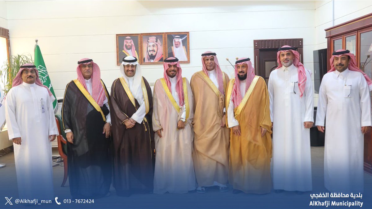 Alkhafji_mun's tweet image. قام سعادة د. عبد الملك بن سليمان التويجري رئيس مجلس الجمعيات التعاونية صباح اليوم ١ اكتوبر ٢٠٢٥ بزيارة لبلدية الخفجي يرافقه أعضاء مجلس الإدارة : أ. عبد الله بن مهدي الشمري، نائب رئيس المجلس، د. يحيى بن عبدالعزيز الحقيل، عضو المجلس، مستشار معالي وزير البلديات والإسكان،