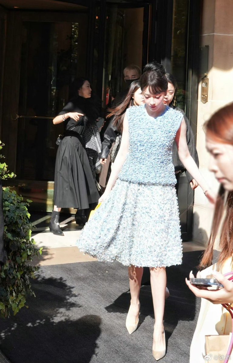 คุณหนูของมามี่ มาแล้ว 

#DilrabaDiorSS26
DILRABA DIOR PFW25