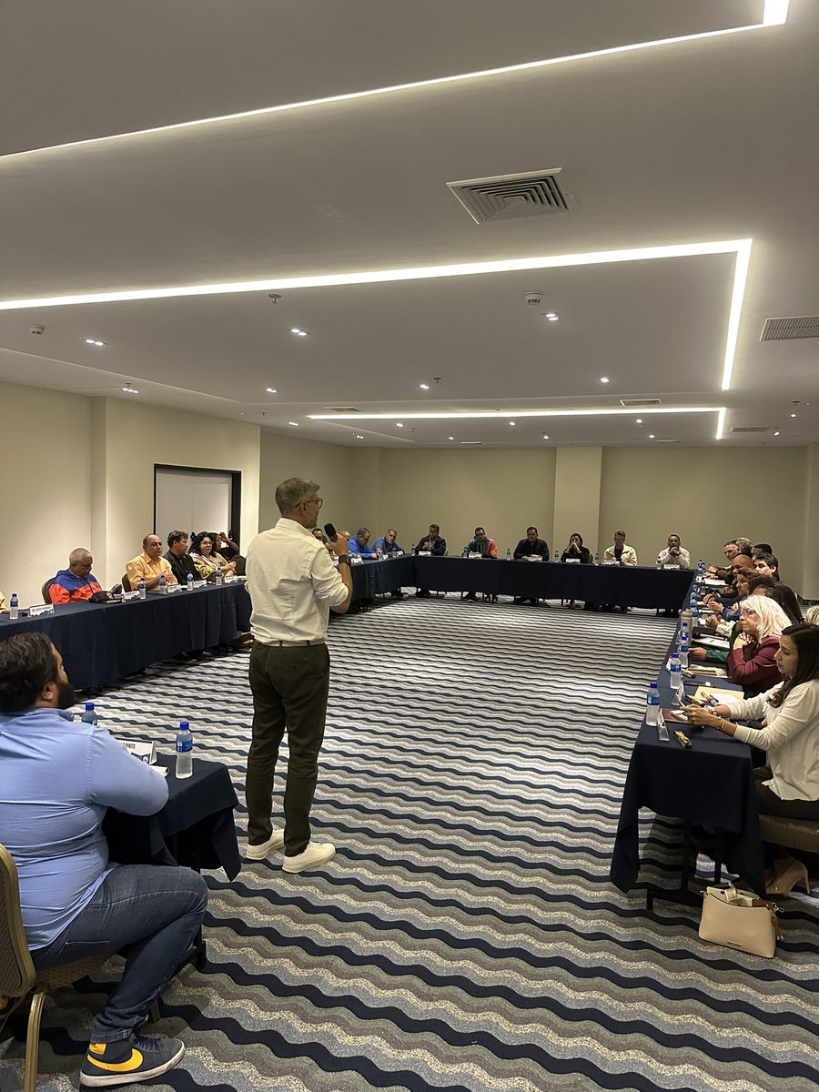 Una gestión pública sólida se construye desde la planificación y el consenso. En esta reunión de Gabinete, nos enfocamos en reforzar los cimientos de los proyectos clave que impactan a largo plazo, asegurando la solidez estructural de nuestro gobierno.

No solo estamos definiendo