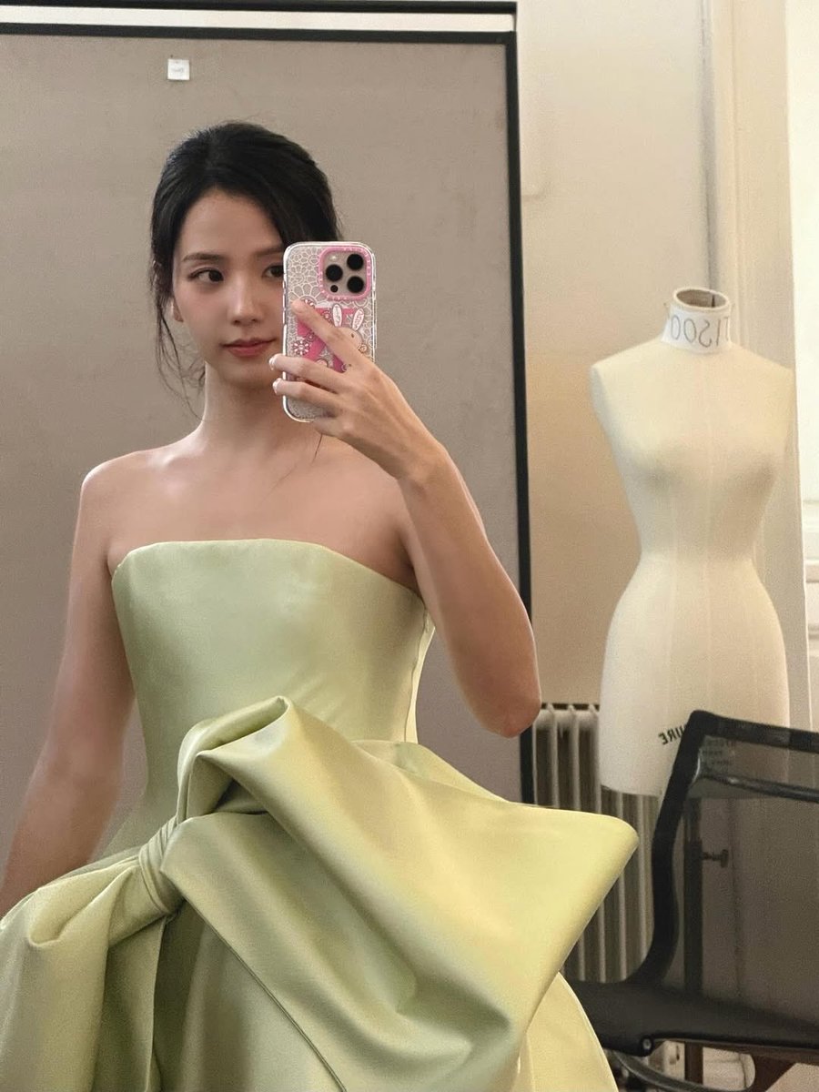 Retweet &amp; Reply

DIOR PRINCESS JISOO AT PFW
#JISOOxDiorSS26 <a href="/Dior/">Dior</a>