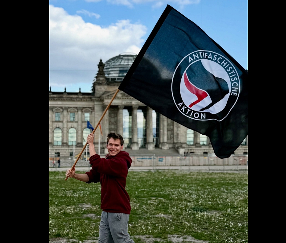 Sehr geehrter Herr Bundeskanzler <a href="/_FriedrichMerz/">Friedrich Merz</a>  !
🟩🟩🟩🟩🟩🟩🟩🟩🟩🟩🟩🟩🟩🟩
Wann schmeißen Sie diesen gefährlichen Linken
(Timon Dzienus) - Unterstützer der verbotenen Terrororganisation "Antifa" aus dem Bundestag?
🟩🟩🟩🟩🟩🟩🟩🟩🟩🟩🟩🟩🟩🟩
Wir dulden keine Terrorristen!