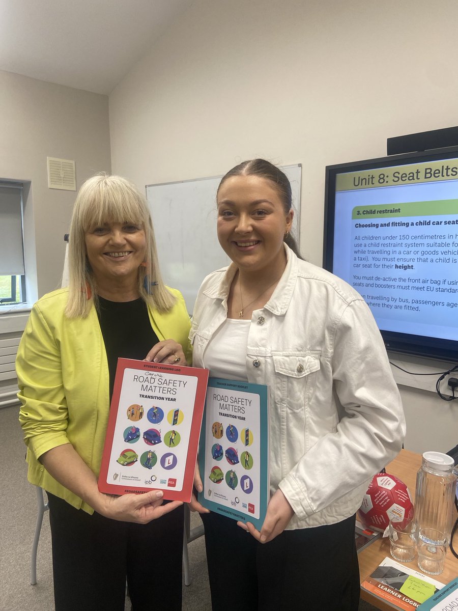 McHaleCaroline's tweet image. Fantastic to meet my ex #LCVP student from ⁦@PdlsB⁩ ⁦@MICThurles⁩ at our ⁦@RSAIreland⁩ #roadsafetymatters #TY we Ll need to be a safe person #wellbeing in #kilkenny @kEC #wellbeing