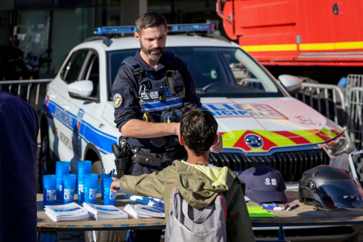 PMMontpellier's tweet photo. 🔴 DIRECT #ExplorerDay
📌 sur le parvis de l'hôtel de ville
place Georges Frêche
🕙 jusqu'à 16h
⚠️ Venez découvrir les coulisses des métiers des acteurs de votre sécurité
👮 Nous y sommes avec nos collègues de la Police Métropolitaine des Transports https://t.co/14w95HUMI4
