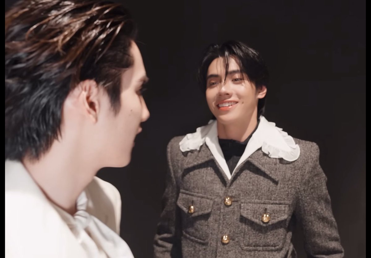 ปกติเราไม่มองเพื่อนด้วยสายตาแบบนี้กันนะลูก