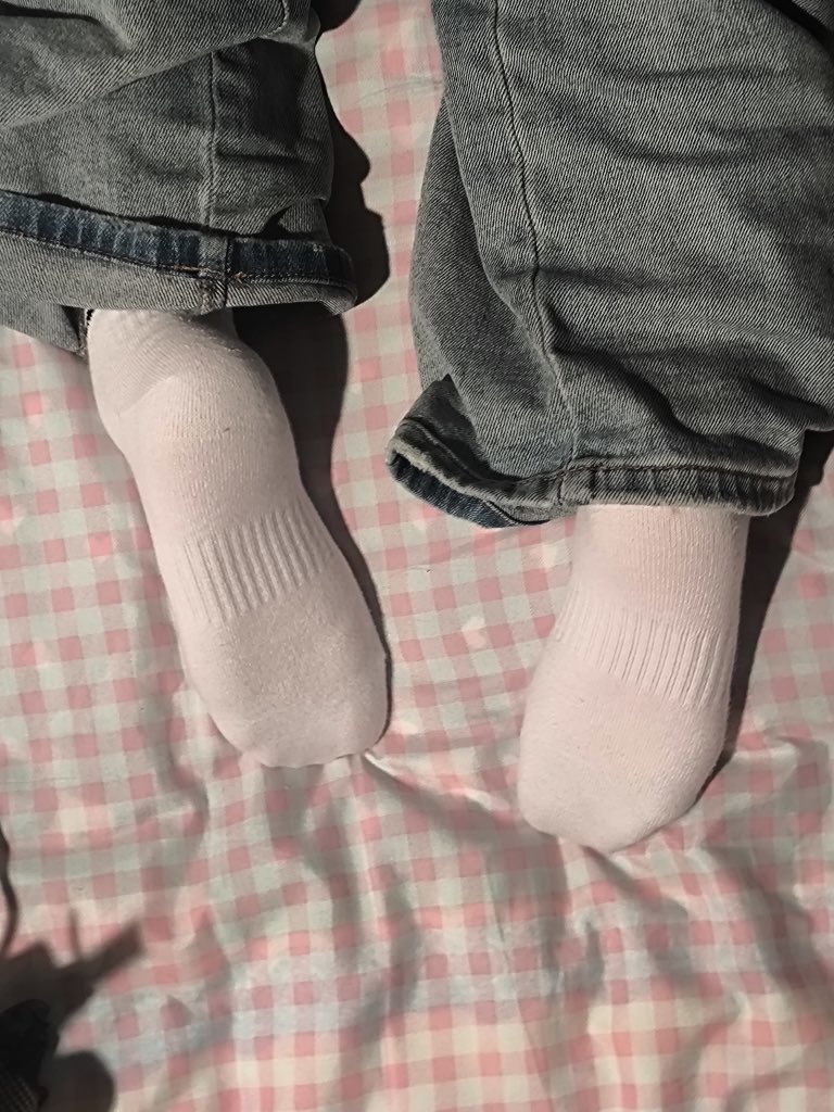 三万粉开始开奖，圈中宝宝喜中三等奖
两天后继续开二等奖，宝宝们点赞混眼熟
来把脸扑在我的脚丫子上狂吸，然后爽爽地射出来吧！
点赞混脸熟，二等奖会是你吗？