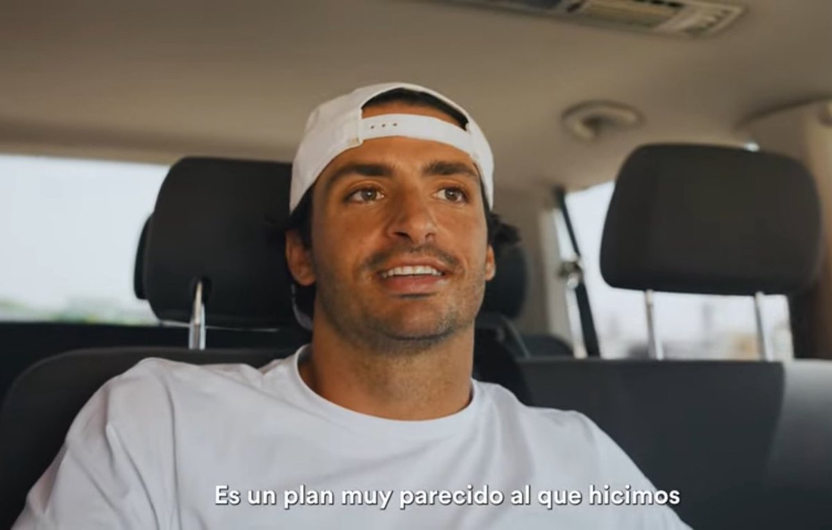 VERSAINZNORRIS's tweet image. HES TOO SEXY WEARING HIS CAP BACKWARDS LIKE THAT 😩😩😩