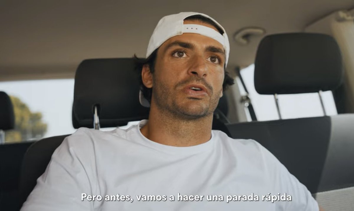 VERSAINZNORRIS's tweet image. HES TOO SEXY WEARING HIS CAP BACKWARDS LIKE THAT 😩😩😩