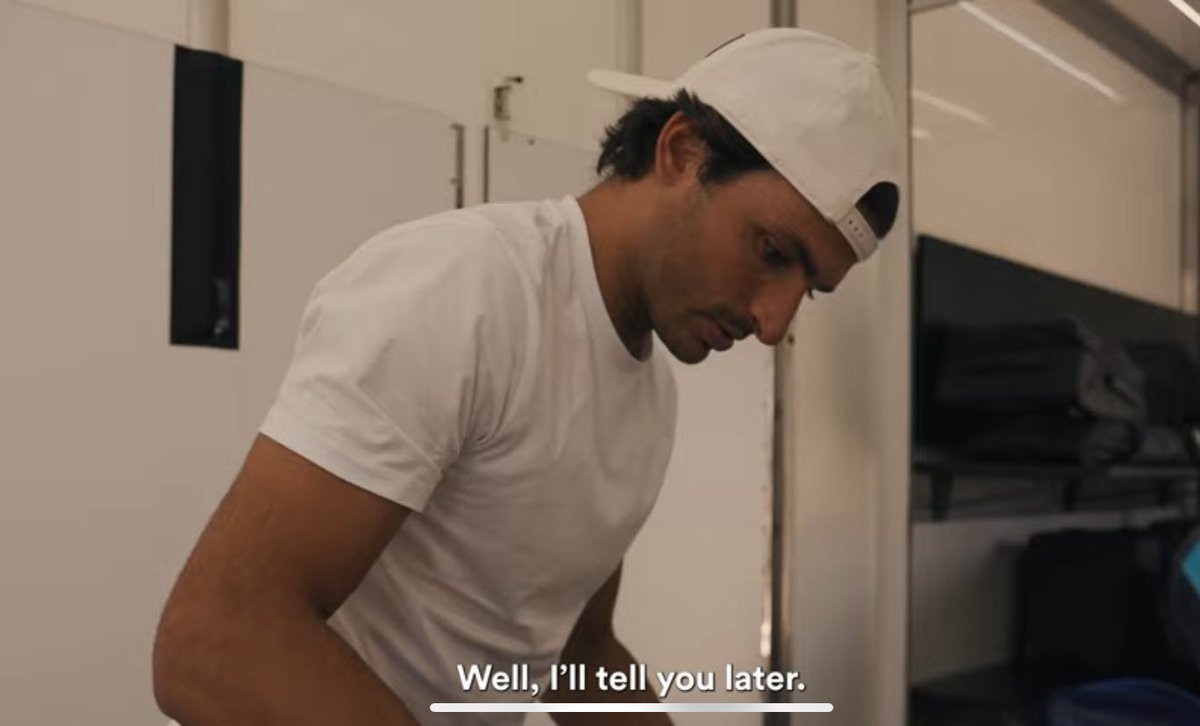 VERSAINZNORRIS's tweet image. HES TOO SEXY WEARING HIS CAP BACKWARDS LIKE THAT 😩😩😩