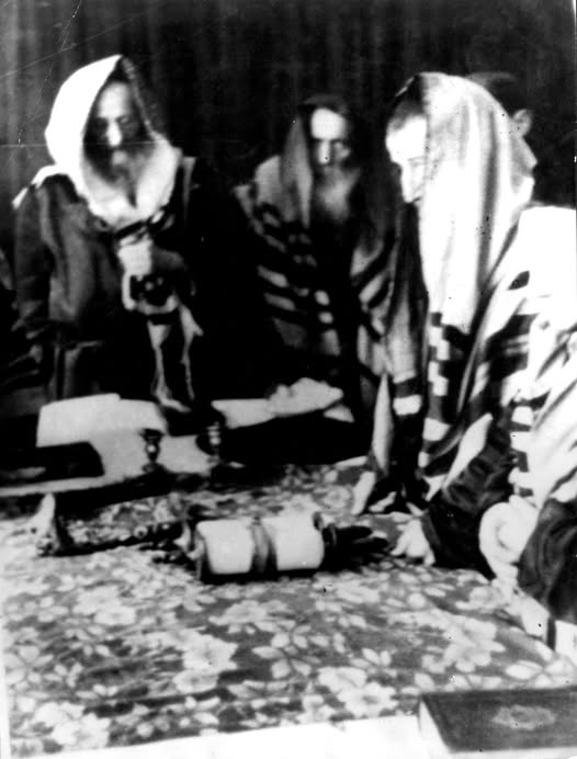 Yom Kippur – the Day of Atonement.
WJRO wishes you and your families a meaningful fast and a g’mar chatimah tovah.
Photo @YadVaShem: Krakow, Poland, A prayer on Yom Kippur in the ghetto, 1941.

יום הכיפורים.
 הארגון היהודי להשבת רכוש (איל"ר (WJRO מאחל לכם ולמשפחותיכם צום משמעותי