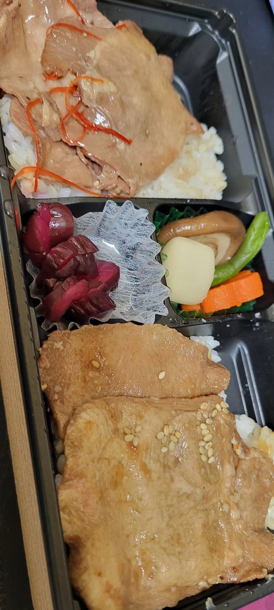 wrxs4_mita's tweet photo. 駅弁の牛タンうっまw https://t.co/093uLtFWaz
