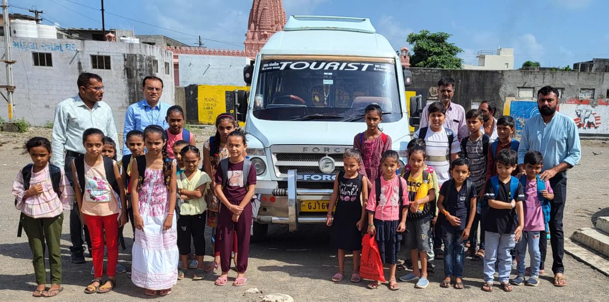 પરિવહન થકી શિક્ષણ ક્ષેત્રે થયું પરિવર્તન...

રાજ્ય સરકારની મફત પરિવહન સેવા જૂનાગઢ જિલ્લાના 4150 વિદ્યાર્થીઓ માટે આશીર્વાદરૂપ બની છે

જિલ્લામાં 2100 કુમાર અને 2150 કન્યાઓ આ યોજનાનો લાભ લઈ રહ્યા છે. જેમાં પ્રતિ વિદ્યાર્થી દીઠ પ્રતિ માસ ₹600 લેખે સરકારશ્રી દ્વારા ચૂકવવામાં આવી