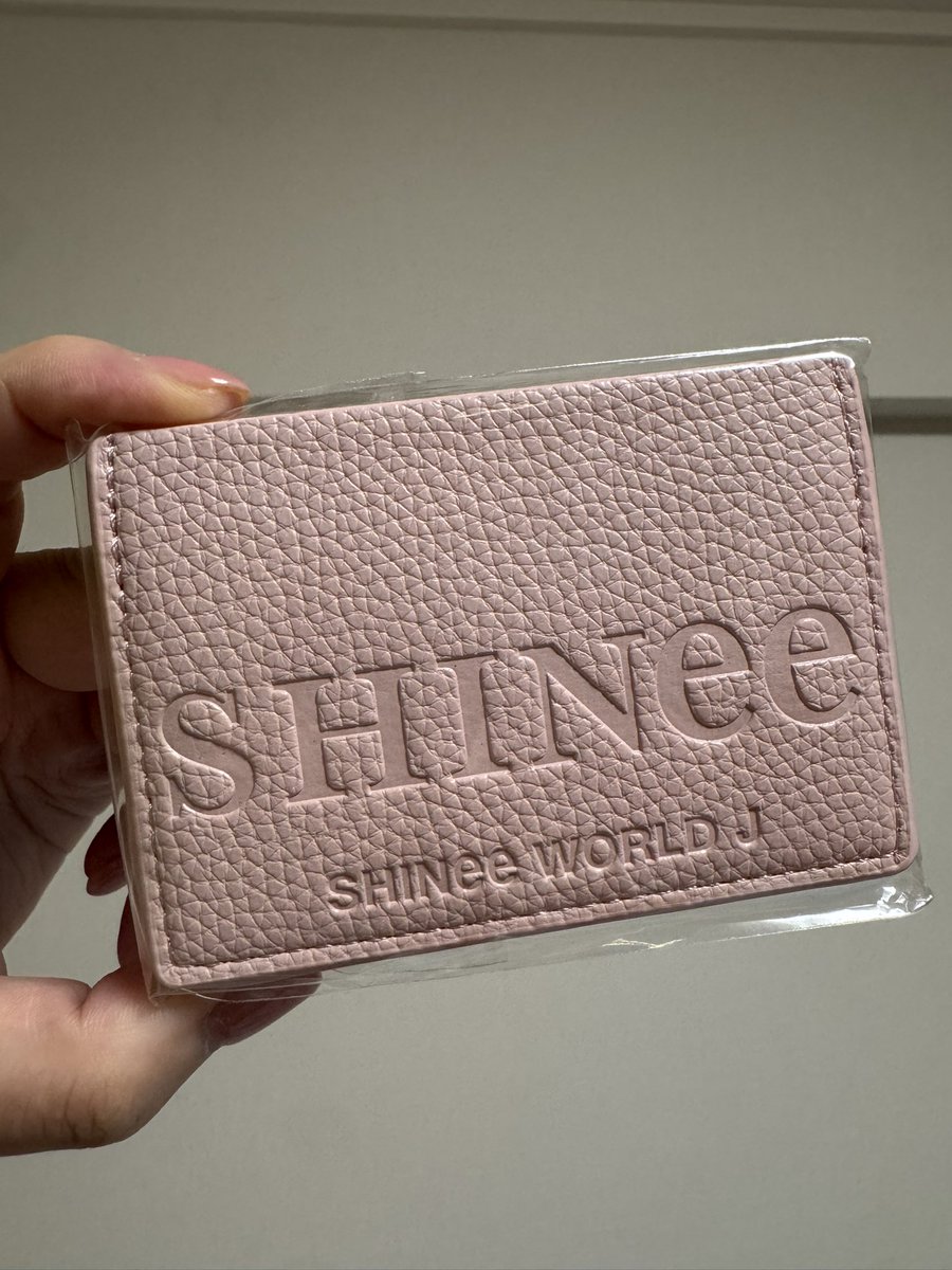 なんか届いてた！
やったー！カードケース当たったみたい💎
仕事で使えるかなー☺️