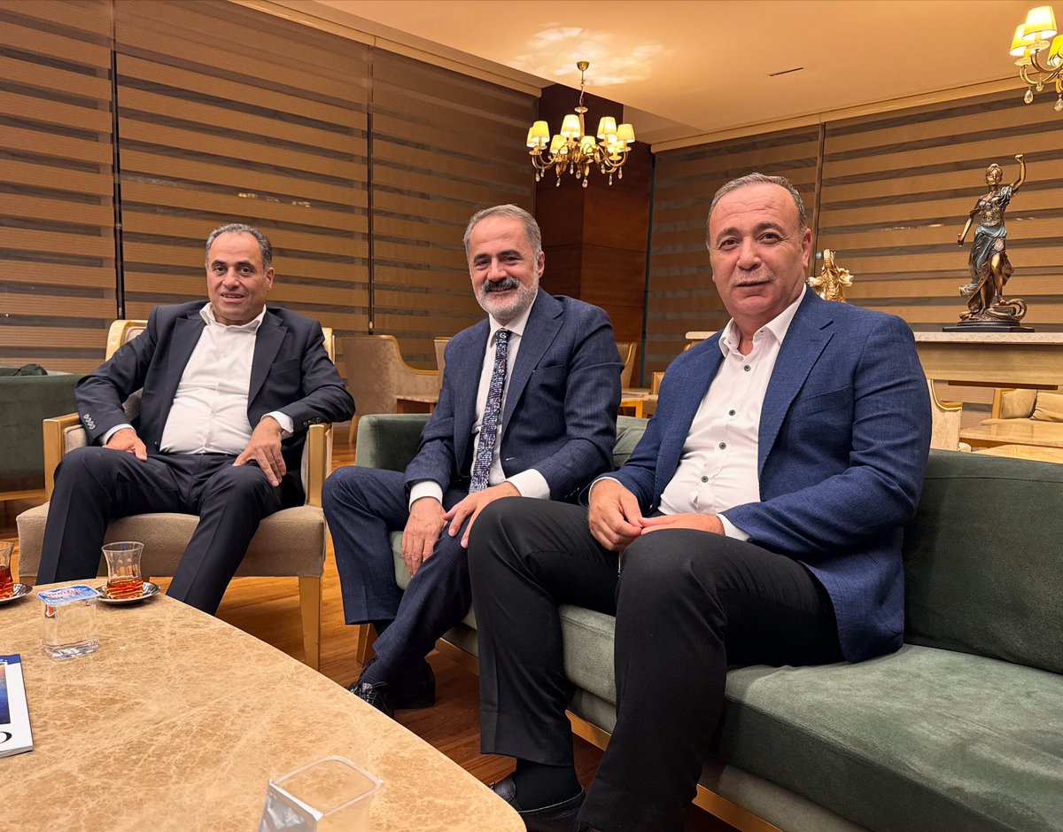 Tcdd Genel müdürümüz Sn.Veysi Kurt bey ile yapımına başlanacak Siirt Tren projesi ile ilgili bilgi aldık. İlgi ve alakasından dolayı teşekkür ediyorum.
