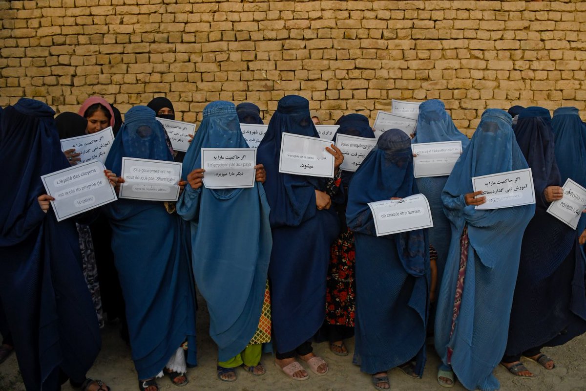 BoucharaCharly's tweet photo. Les #Afghanes victimes d’un #gynocide ne méritent ni prières de rue ni flottilles de bobos en mal d’égoportraits…
#ApartheidSexuel
#GlobalSumudFlotilla https://t.co/wv80FdLyOl