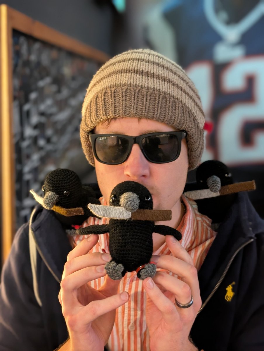 there will be crows

crow with knife