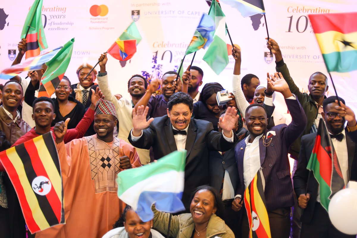 UCTGlobal's tweet photo. We wrapped up our #DecadeOfLeadershipExcellence with a spectacular concert featuring the legendary Emeritus Prof. Dizu Plaatjies & the Ibuyambo Orchestra. A night of vibrant performances, cultural pride & inspiring moments! #ScholarsProgram #UCT
@MastercardFdn @UCT_news https://t.co/HcpHOLZQma