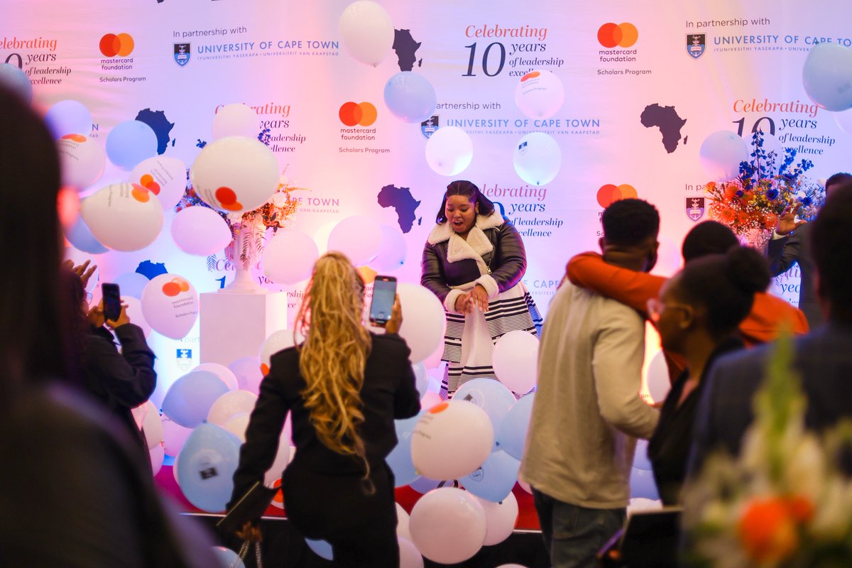 UCTGlobal's tweet photo. We wrapped up our #DecadeOfLeadershipExcellence with a spectacular concert featuring the legendary Emeritus Prof. Dizu Plaatjies & the Ibuyambo Orchestra. A night of vibrant performances, cultural pride & inspiring moments! #ScholarsProgram #UCT
@MastercardFdn @UCT_news https://t.co/HcpHOLZQma